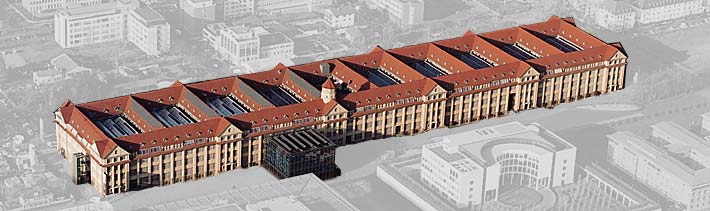 Ein Luftbild des Gebäudes, welches das ZKM und die HfG beheimatet.